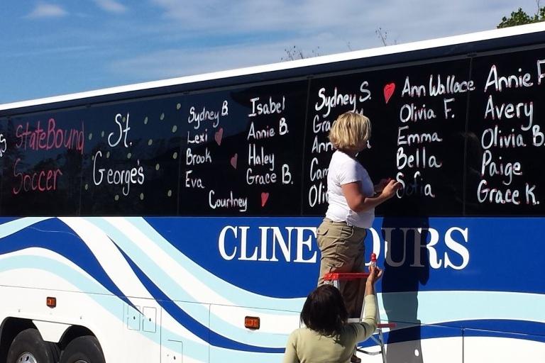 Parents+of+the+soccer+team+decorate+the+bus+for+the+state+tournament.+Students+left+for+the+state+tournament+in+Murfreesboro+on+Thursday%2C+Oct.+29.