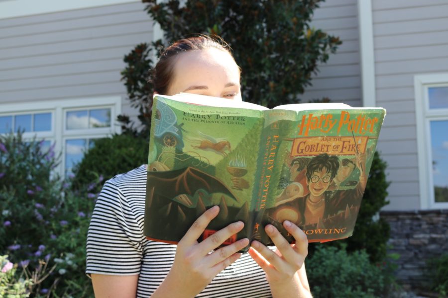 Senior Laura McDowell reads “Harry Potter and the Goblet of Fire.” McDowell read all eight Harry Potter books in a week.