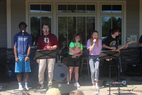Seniors Sing Away