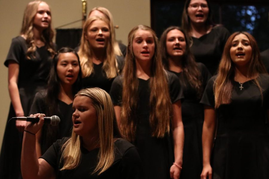 A group of St. George’s choir students sing during their fall performance.