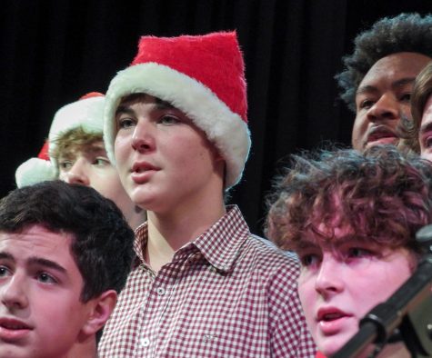 Quinn Showalter ‘26 performs with other choir students for the final section of the St. George’s Christmas Concert. 